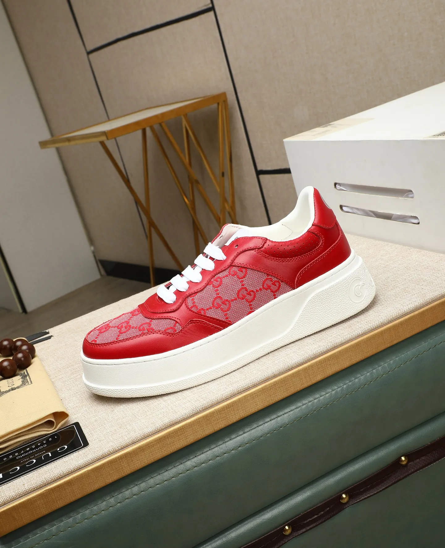 Men's shoes 💰400 GUCCI🔍🔍The latest models are on sale at the same time at the counter. Original calfskin imported from Italy, genuine leather lining, (high-end, extravagant, and classy) with exquisite workmanship. Soles: Original soles specially provided by the original factory. ⚠Exclusive double-layer movable molded soles are super comfortable⚠. Photos of the real thing🎬The real thing is better🔍🔍"High quality·Follow the order" Code number 38-44